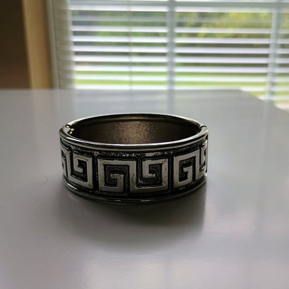 SILVER & BLACK GREEK KEY DESIGN BRACELET-GOOD WEIGHT TO IT